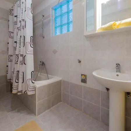 Ilona Apartment *