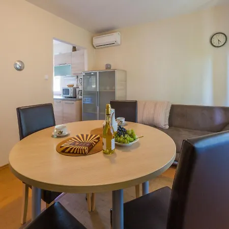 Apartment Ilona *